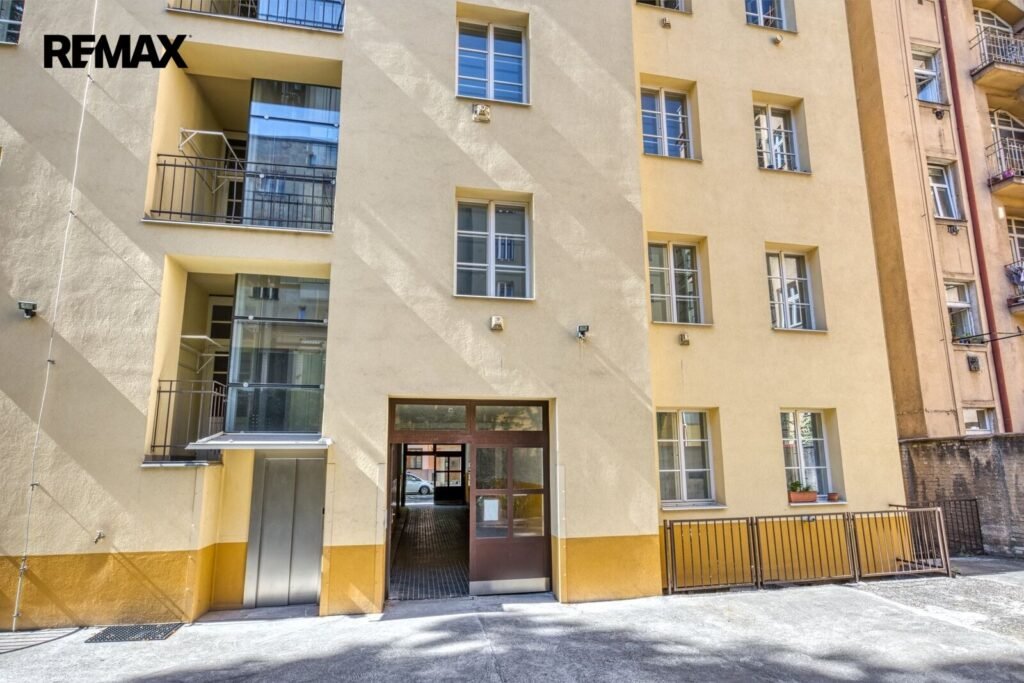 Prodej prostoru kanceláří, 57 m2, Praha