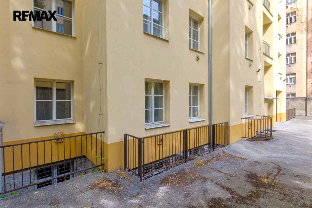 Prodej prostoru kanceláří, 77 m2, Praha