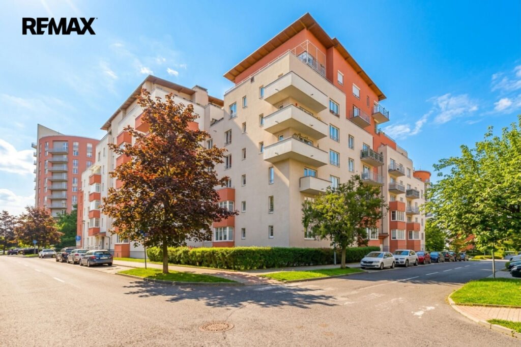 Pronájem bytu 2+kk, 63 m2, Praha